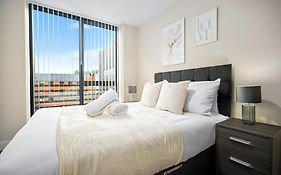 New Luxury Two Bedroom Apartment - City Centre - Netflix - Wifi - Top Rated - Jq 8Ah